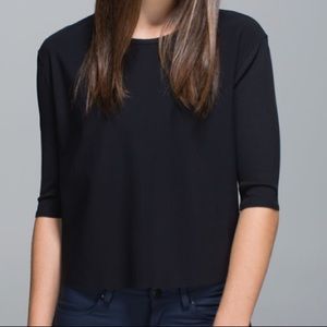 EUC lululemon ‘Out of this world tee’ size 8 black